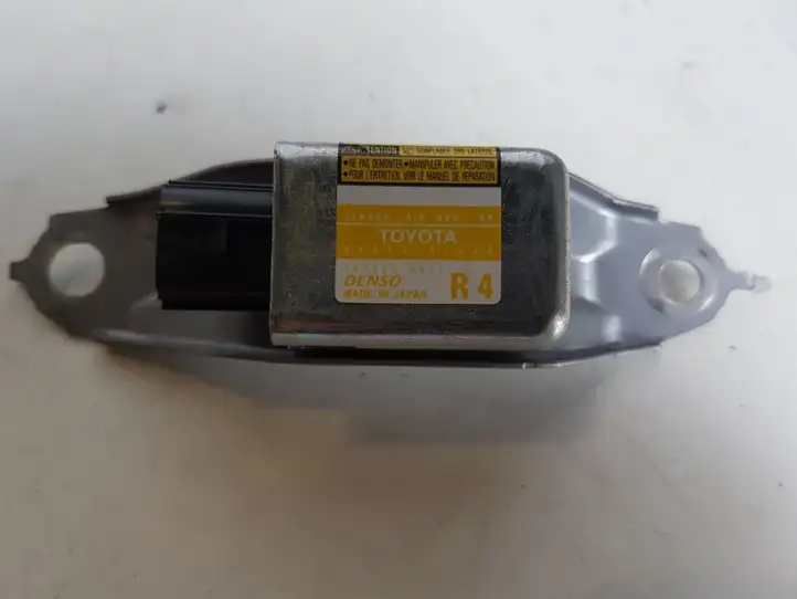 Toyota Prius (XW20) (2003 - 2009) 8983347030 Датчик удара SRS — фото 1