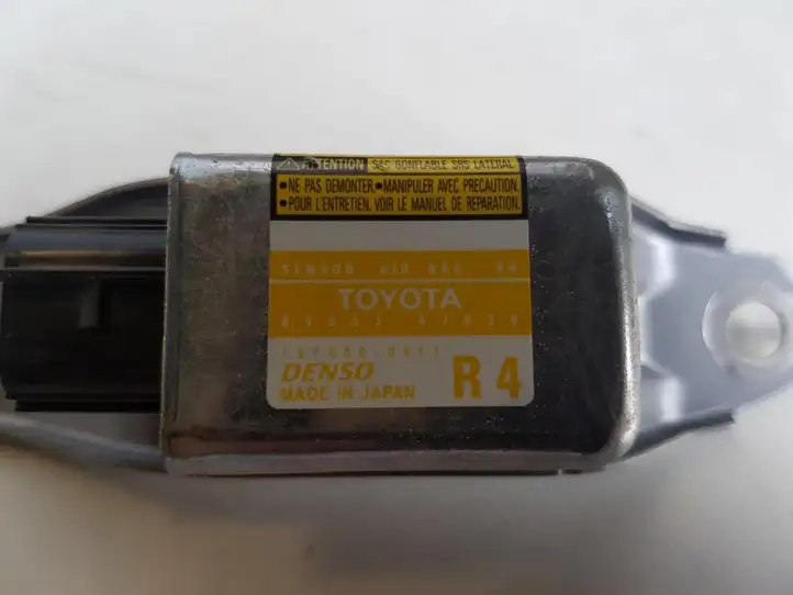 Toyota Prius (XW20) (2003 - 2009) 8983347030 Датчик удара SRS — фото 2