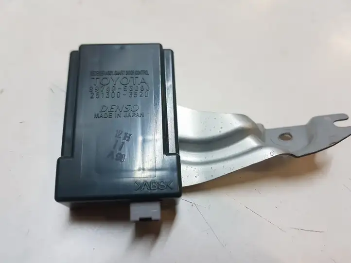 Lexus IS 220 (2005 - 2010)  8974053060 Блок управления дверью