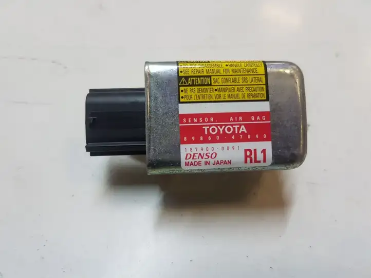 Toyota Prius (XW20) (2003 - 2009) 8986047040 Датчик удара SRS — фото 1