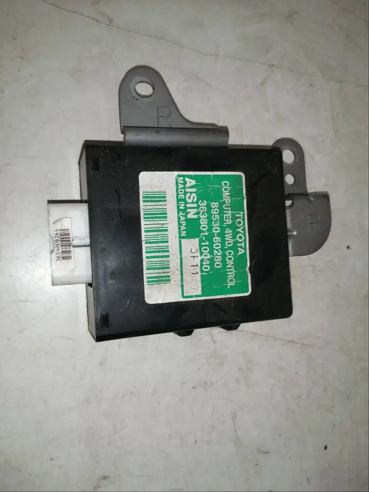 Toyota Land Cruiser (J120) (2002 - 2009) 8953060280 Прочие блоки управления — фото 1