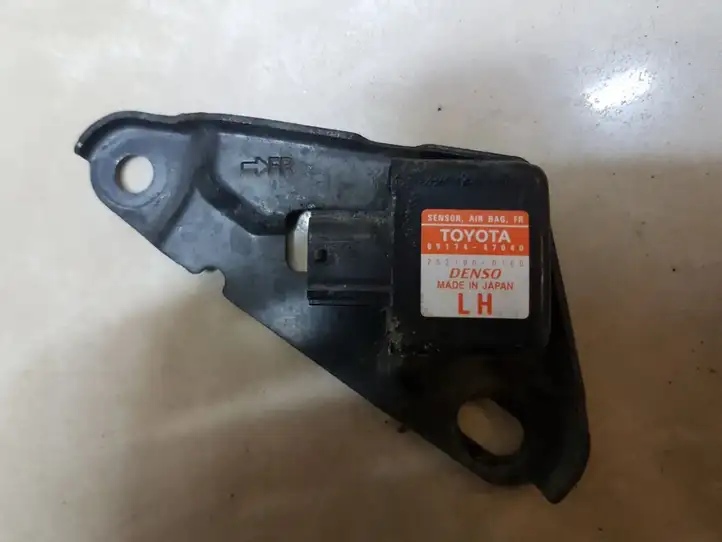 Toyota Prius (XW20) (2003 - 2009) 8917447040 Датчик удара SRS — фото 1