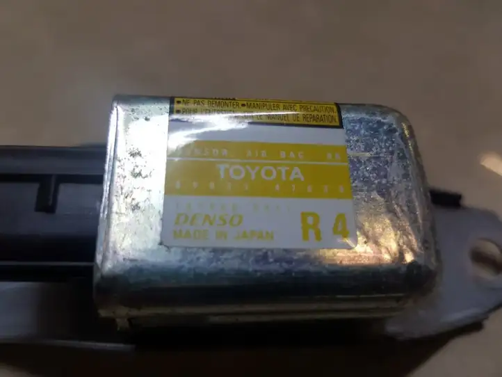 Toyota Prius (XW20) (2003 - 2009) 8983347030 Датчик удара SRS — фото 2