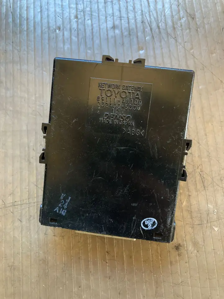 Lexus RX 330 - 350 - 400H (2003 - 2006) 8911148100 Прочие блоки управления — фото 1