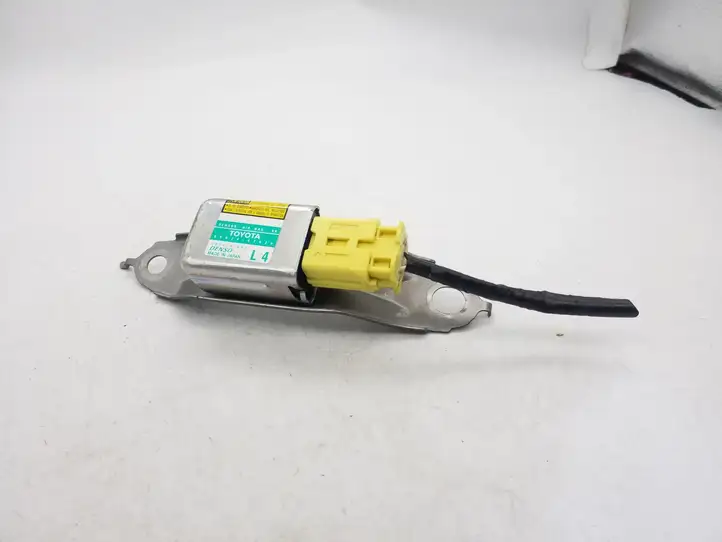 Toyota Prius (XW20) (2003 - 2009) 8983447020 Датчик удара SRS — фото 1