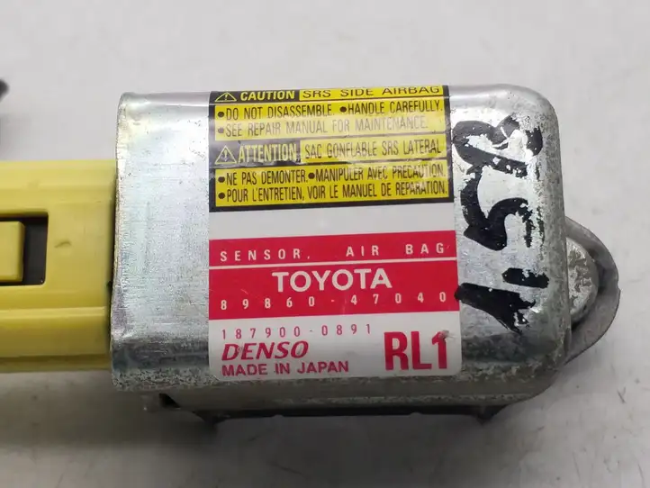 Toyota Prius (XW20) (2003 - 2009) 8986047040 Датчик удара SRS — фото 3