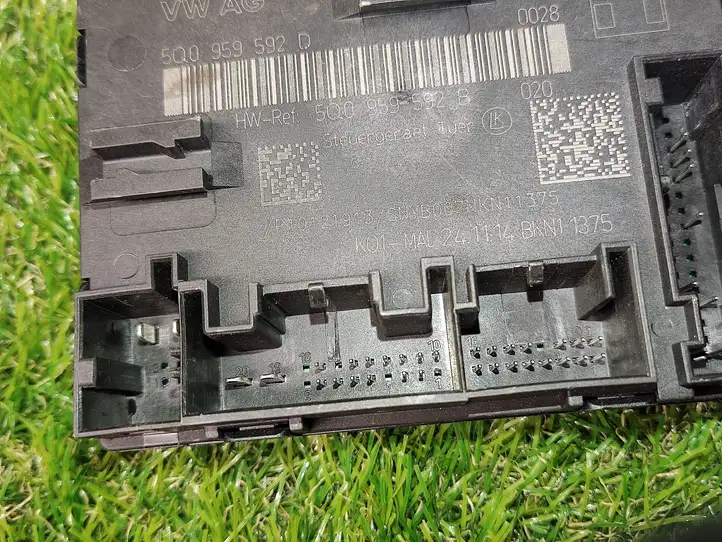 Audi A3/S3 8V (2012 - 2016)  5Q0959592D Блок управления дверью