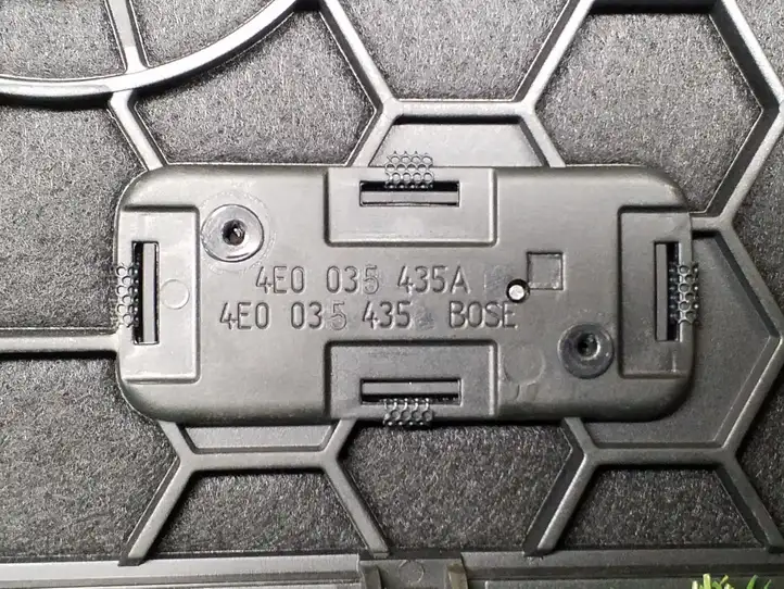 Audi A8 S8 D3 4E (2002 - 2005) 4E0035435A Решетка сабвуфера — фото 2