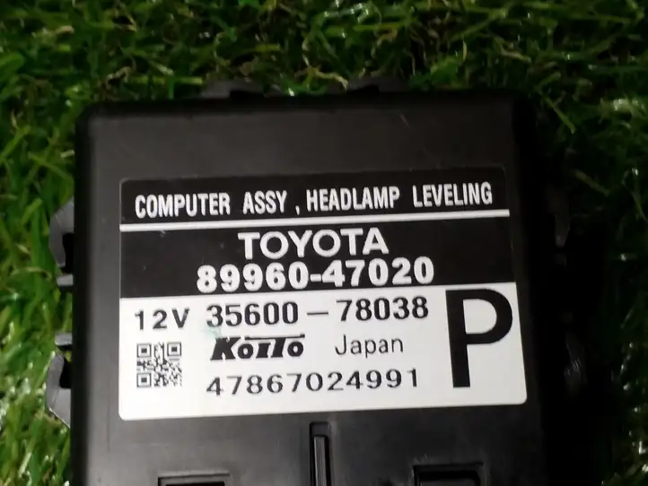 Toyota Prius (XW20) (2003 - 2009) 8996047020 Блок управления светом — фото 2