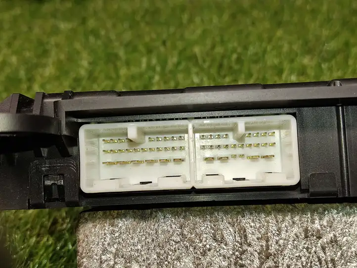 Toyota Prius (XW20) (2003 - 2009) 8865047050 Прочие блоки управления — фото 2