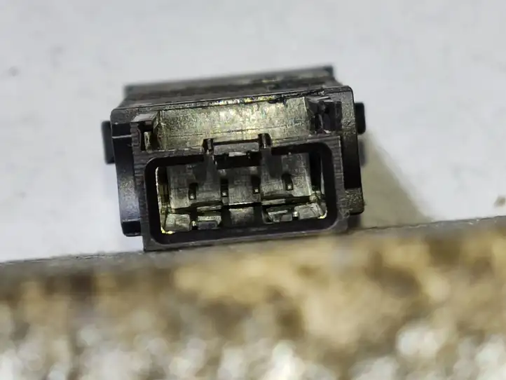 Chevrolet Cruze (2009 - 2012)  13348688 Разъем AUX