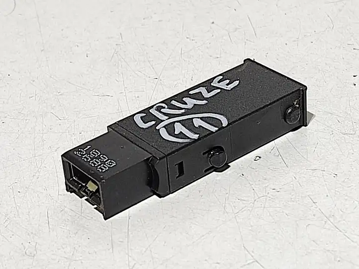 Chevrolet Cruze (2009 - 2012)  13348688 Разъем AUX