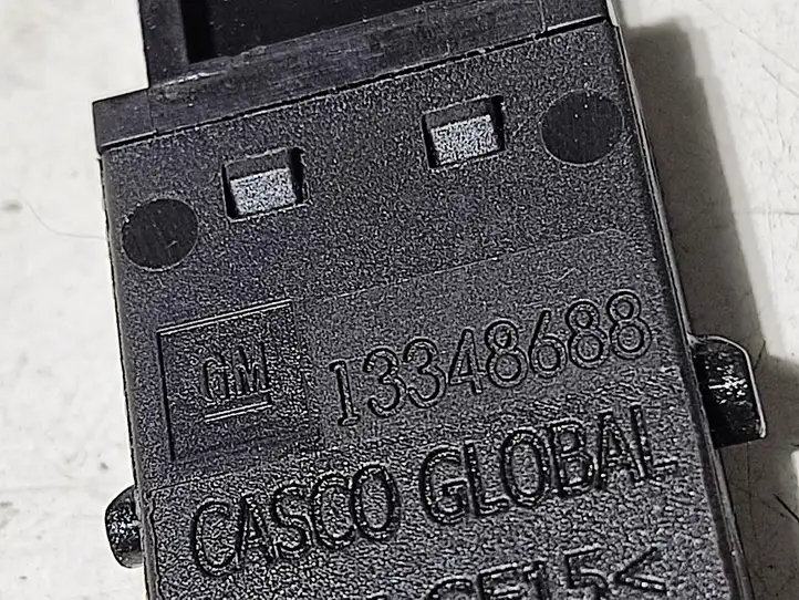 Chevrolet Cruze (2009 - 2012)  13348688 Разъем AUX