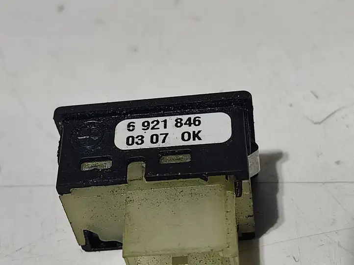 BMW 5 E60 E61 (2004 - 2010) 6921846 Кнопка закрытия крышки багажника — фото 3