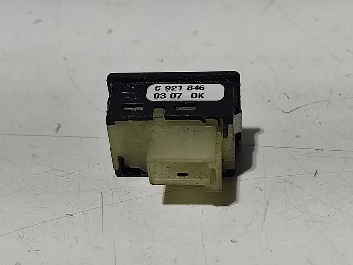 BMW 5 E60 E61 (2004 - 2010) 6921846 Кнопка закрытия крышки багажника — фото 4
