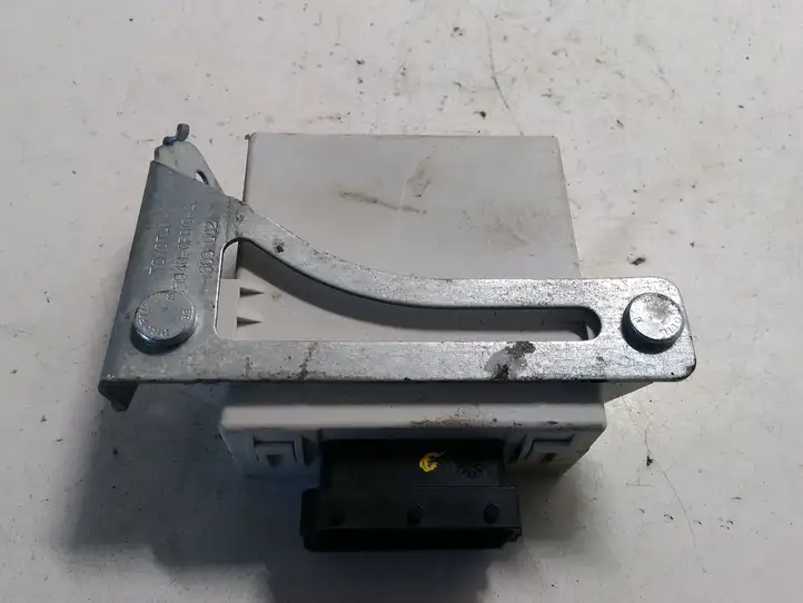 Toyota Corolla Verso AR10 (2004 - 2009) 859400F010A Реле стеклоочистителей — фото 4