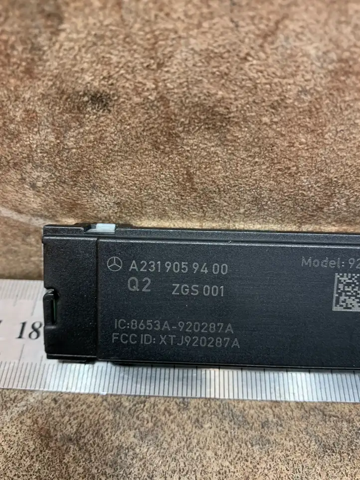 Mercedes-Benz SL R231 (2012 - 2019) A2319059400 Усилитель антенны — фото 2