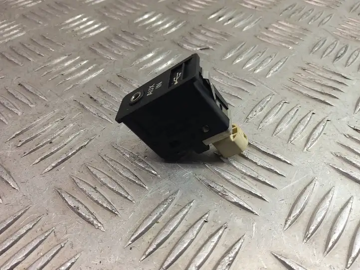 BMW 5 F10 F11 (2009 - 2016) 9129651 AUX разъем — фото 8