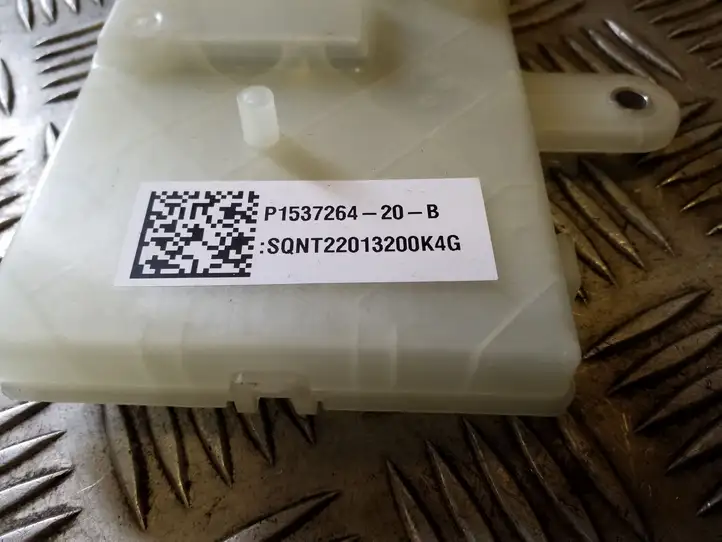 Tesla Model 3 (2017 - 2023) P153726420B Прочие блоки управления — фото 2