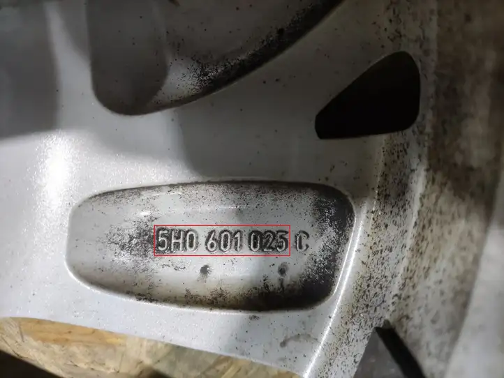 Volkswagen Golf VIII (2019 - ) 5H0601025 Легкосплавный колесный диск R17 — фото 3