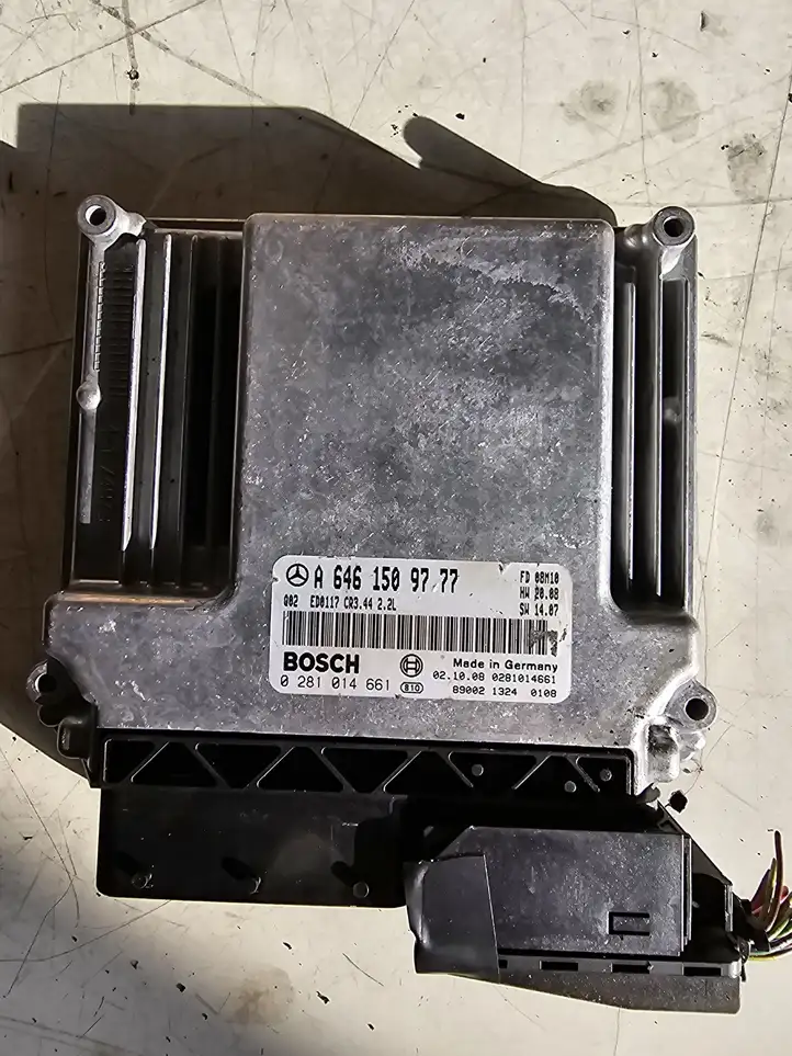 Mercedes-Benz C W203 (2000 - 2007)  A6461509777 Блок управления двигателя
