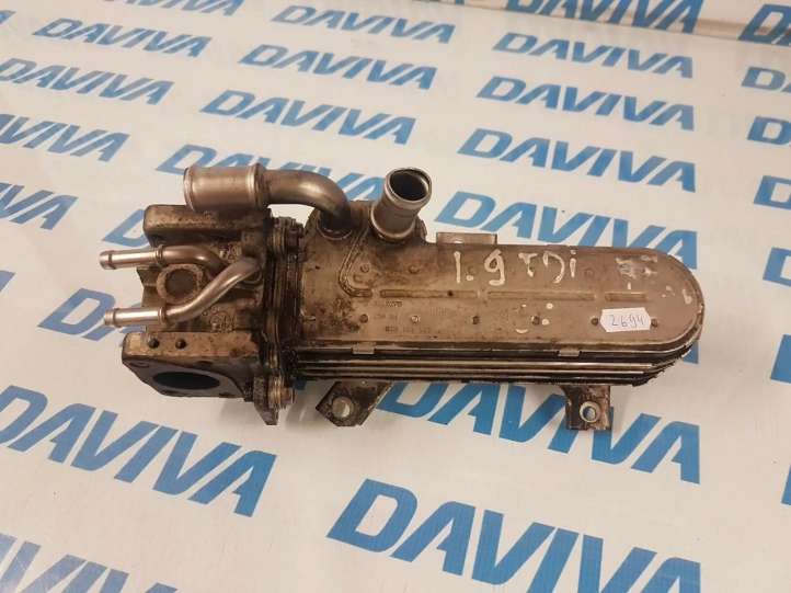 Volkswagen Golf V (2003 - 2009)  03G131063E Охладитель EGR