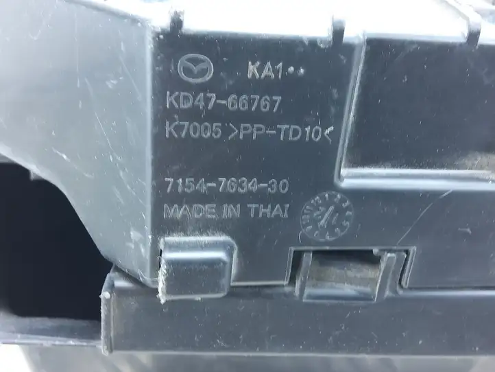 Mazda 6 (2012 - 2015) KD4766767 Крышка ящика предохранителей — фото 4