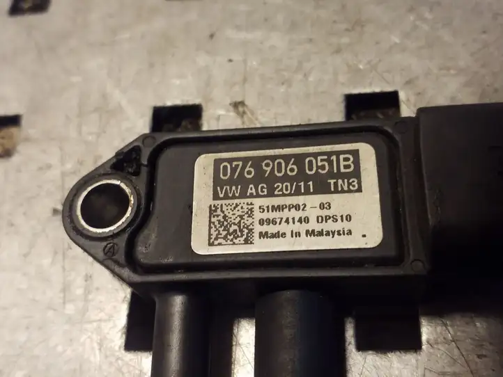 Audi A4 S4 B8 8K (2007 - 2011) 076906051B Датчик давления выхлопных газов — фото 2