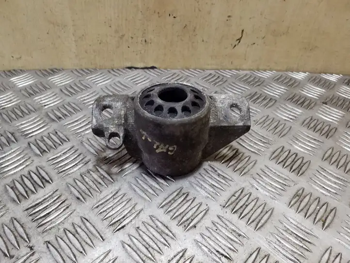 Audi A4 (2007 - 2011)  8K0513353E Кронштейн амортизатора