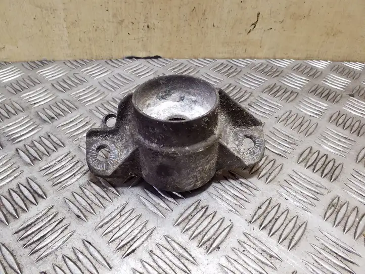 Audi A4 (2007 - 2011)  8K0513353E Кронштейн амортизатора