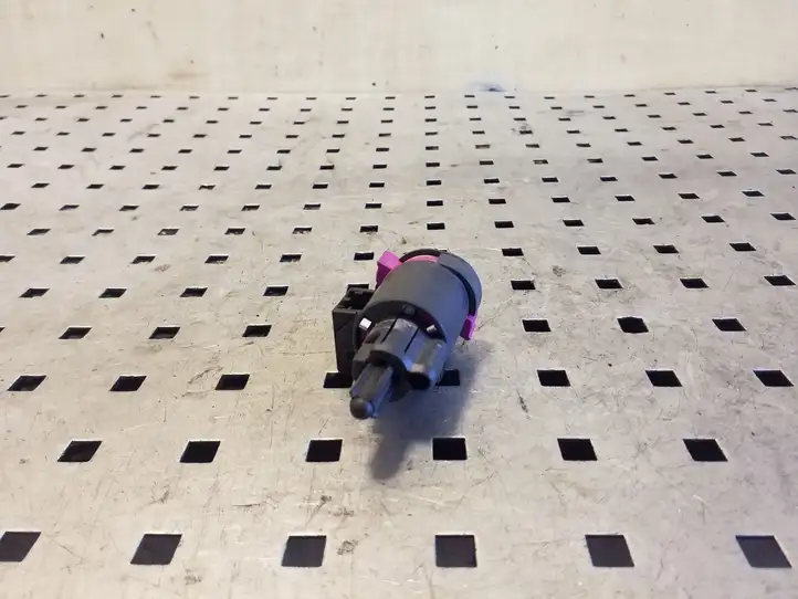 Audi A4 S4 B8 8K (2007 - 2011) 4F0945459B Датчик педали тормоза — фото 1