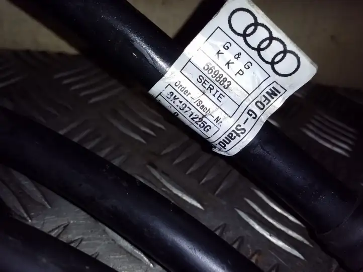 Audi A4 S4 B8 8K (2007 - 2011) 8K1971225G Плюсовой провод аккумулятора — фото 2