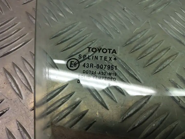 Toyota Corolla E120 E130 (2000 - 2004) 43R007951 Стекло передней двери — фото 5