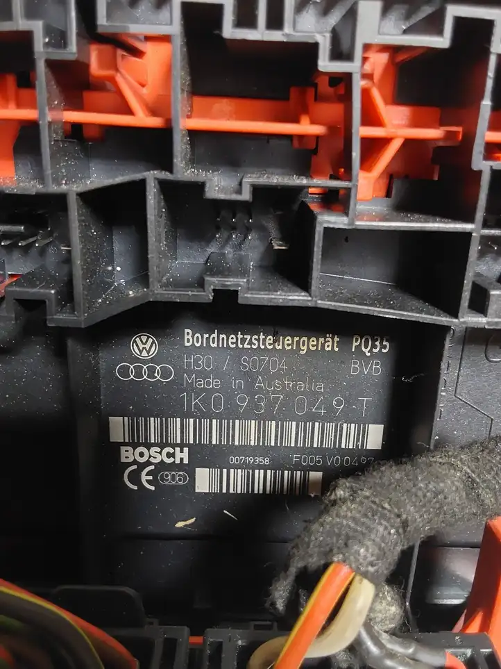 Volkswagen Touran I (2003 - 2010) 1K0937049T Модуль комфорта — фото 3
