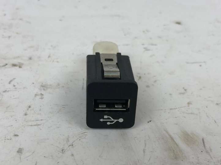 9237656 BMW X6 E71 USB jungtis