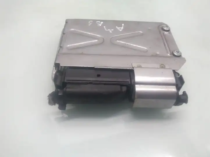 Audi A4 (2000 - 2006)  8E0907411 Блок управления двигателя