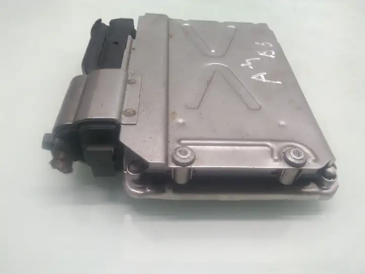 Audi A4 (2000 - 2006)  8E0907411 Блок управления двигателя