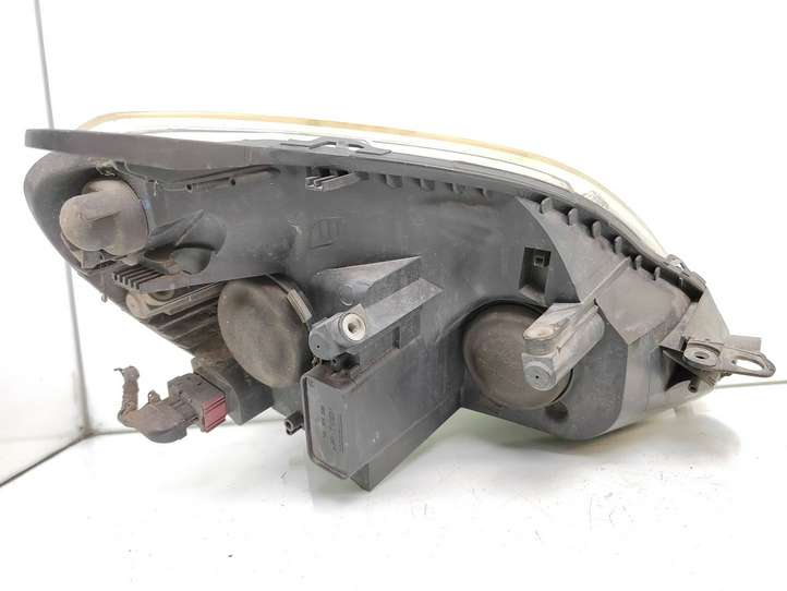 Opel Zafira (2006 - 2008)  13260844 Передняя фара