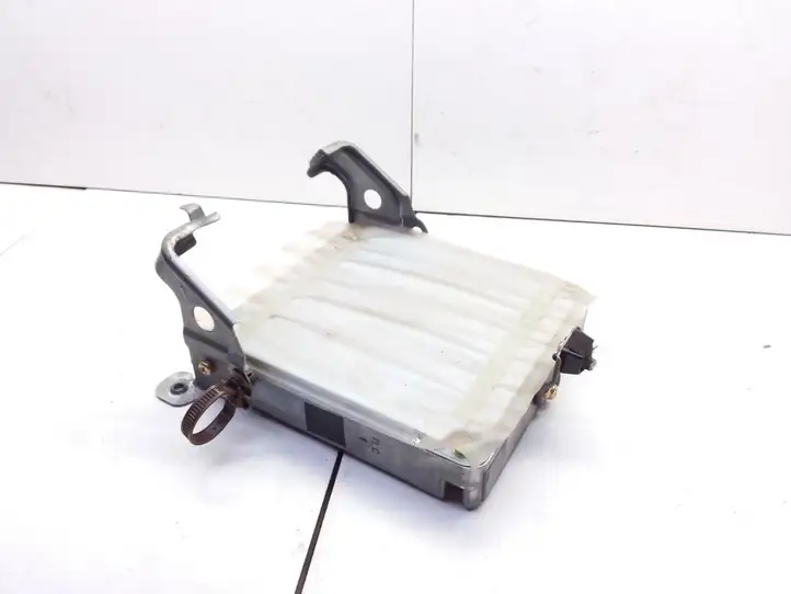 Toyota Corolla E120 E130 (2000 - 2004)  1758005211 Блок управления двигателя