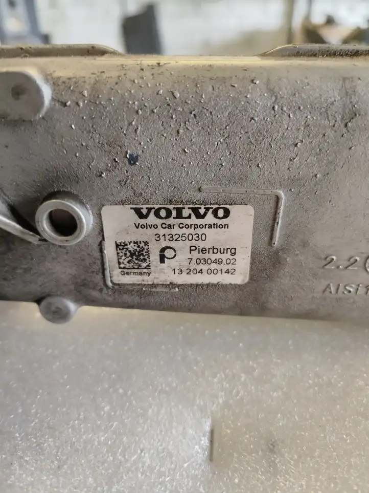 Volvo V60 (2013 - 2018) 31325030 Охладитель клапана EGR — фото 4