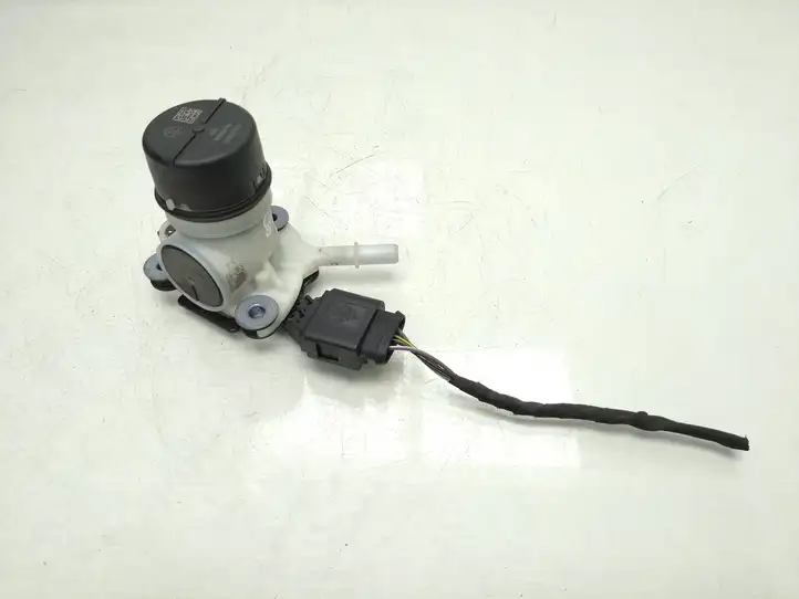 Seat Leon (5F) (2012 - 2019) F01C250148 Насос AdBlue — фото 1