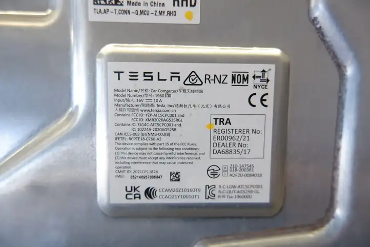 Tesla Model Y (2019 - 2024) 167955900B Прочие блоки управления — фото 11