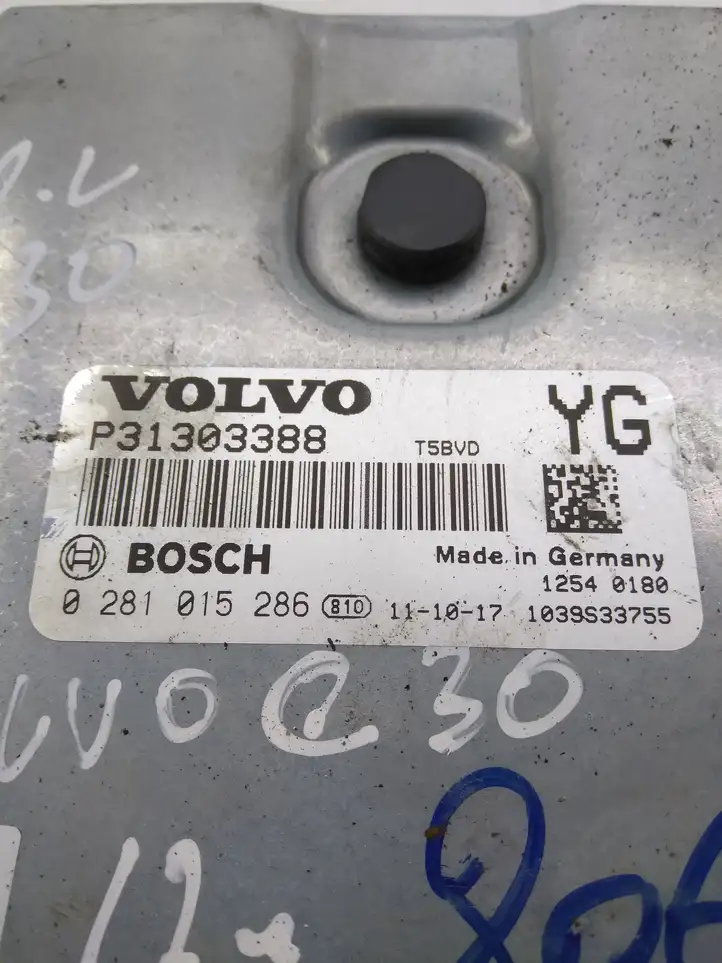 Volvo C30 (2010 - 2013) P31303388 Блок управления двигателем (ЭБУ) — фото 2