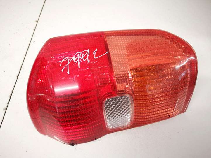Toyota RAV 4 (XA20) (2000 - 2005)   Задний фонарь в кузове