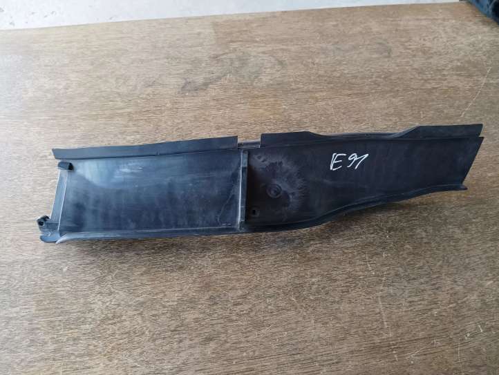 64316925974 BMW 3 E90 E91 Kita variklio skyriaus detalė