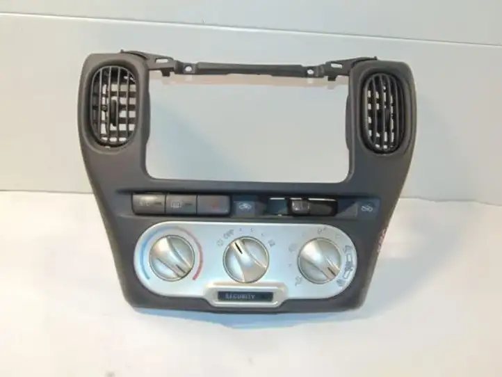 Toyota Yaris Verso (1999 - 2005) 8401052440 Блок управления климат-контролем — фото 1