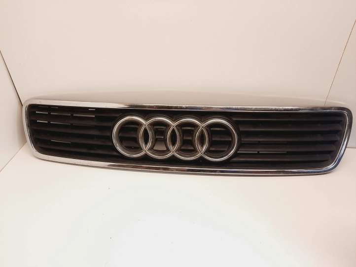 8D0853651A Audi A4 S4 B5 8D Grotelės priekinės