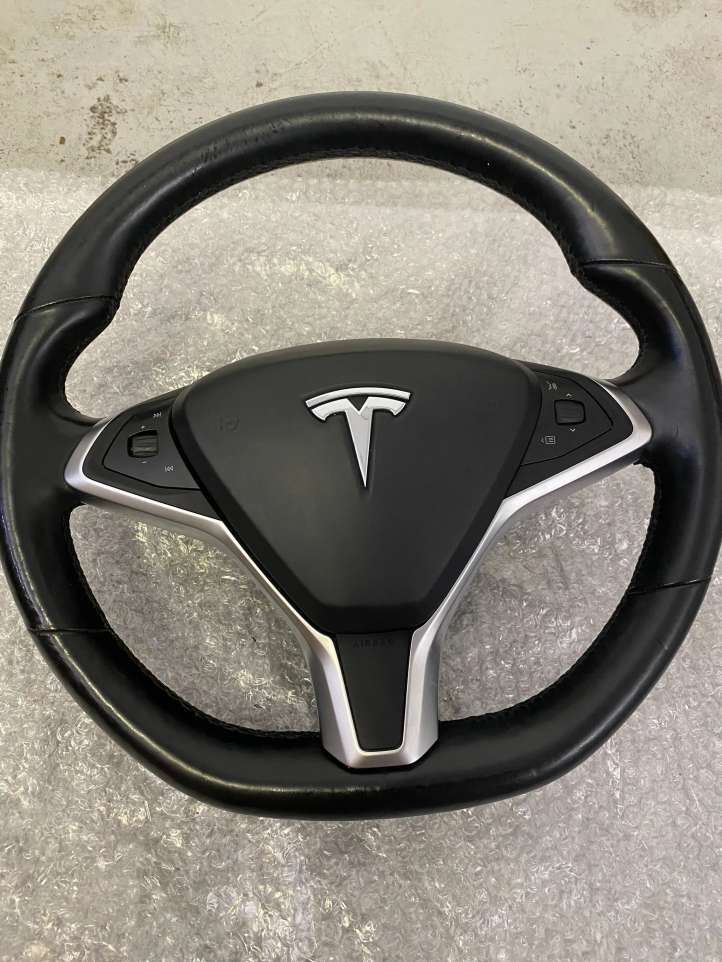 1036779-01-c Tesla Model S Vairas