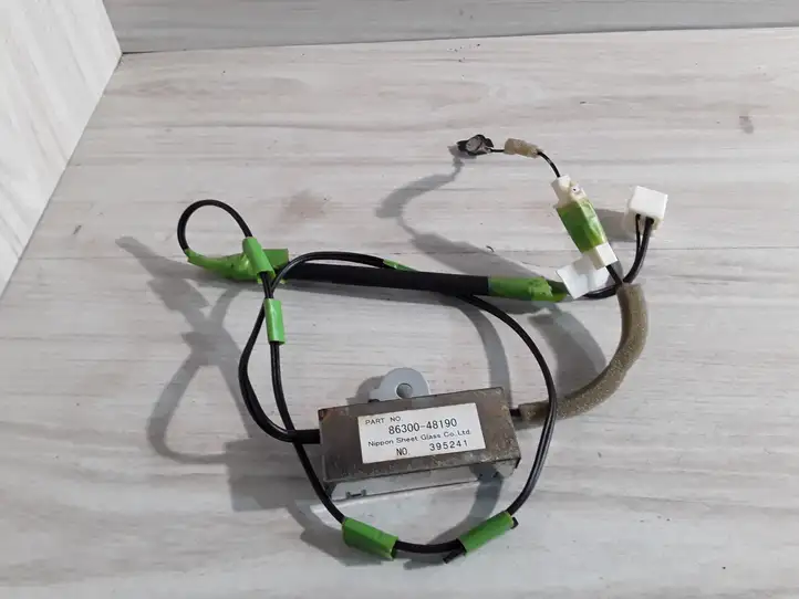 Lexus RX 330 - 350 - 400H (2006 - 2009) Усилитель антенны — фото 1
