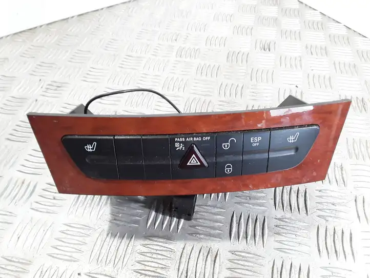 Mercedes-Benz E W211 (2002 - 2009) A2116801714 Блок кнопок на панели — фото 1